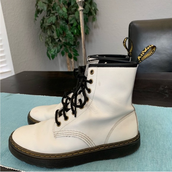 Dr. Martens white combat boots. Size 7 ladies - Picture 2 of 6